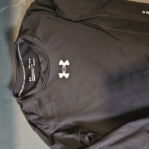 Under Armour Youth Medium Fitted Cold Gear Long Sleeve Black Fitted Under Shirt